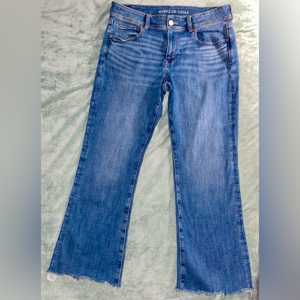 American Eagle 14 stretch cropped bootleg w raw hem EUC